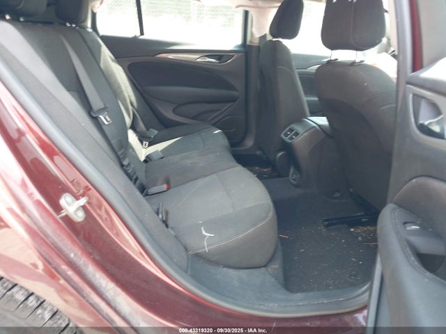 W04GL6SXXJ1111048 Buick Regal Sportback Preferred
