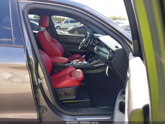2023 ALFA ROMEO STELVIO ZASPAJAN7P7D54330 Photo 4