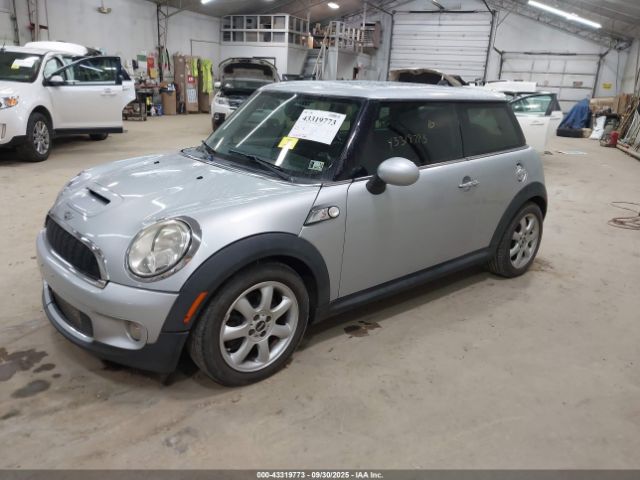 2008 MINI COOPER S WMWMF73558TV39317 Photo 1