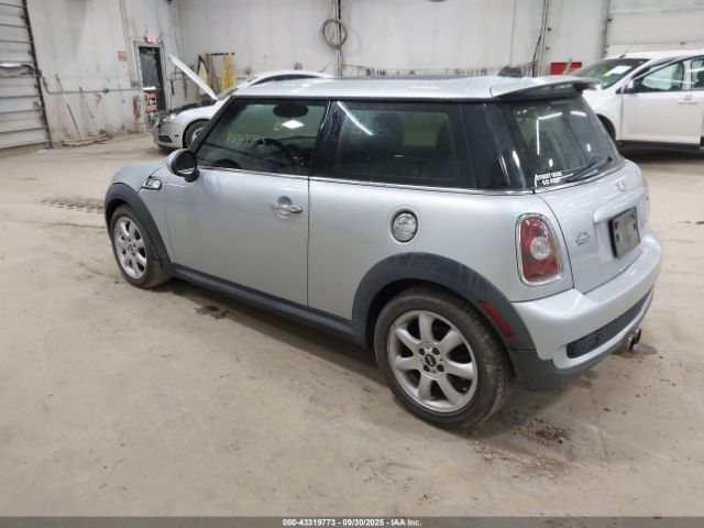2008 MINI COOPER S WMWMF73558TV39317 Photo 2
