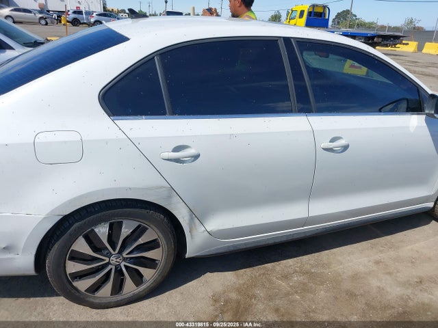 3VW637AJ3GM253612 Volkswagen 2016