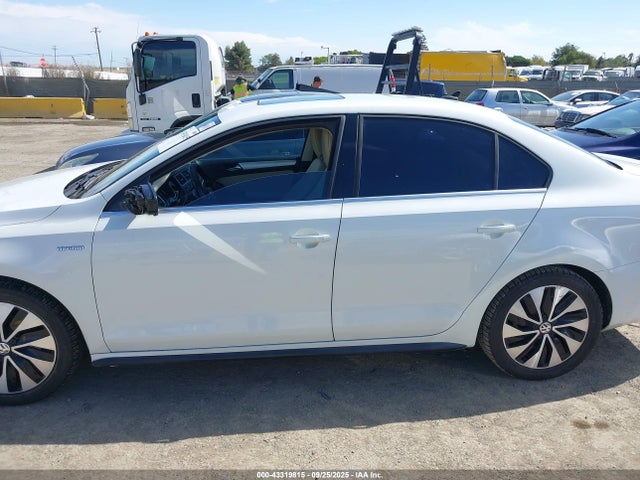3VW637AJ3GM253612 Volkswagen 2016