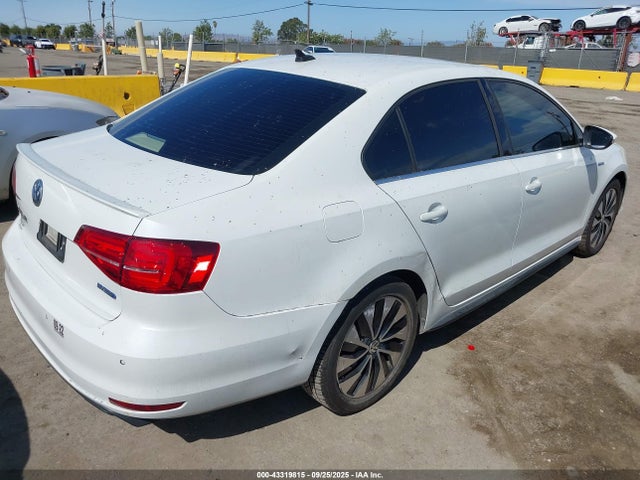 3VW637AJ3GM253612 Volkswagen 2016