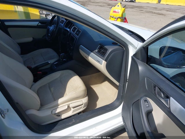 3VW637AJ3GM253612 Volkswagen 2016