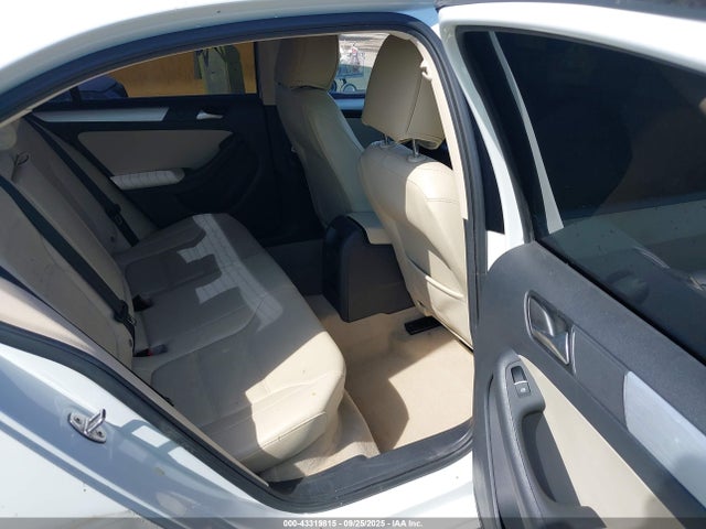 3VW637AJ3GM253612 Volkswagen 2016