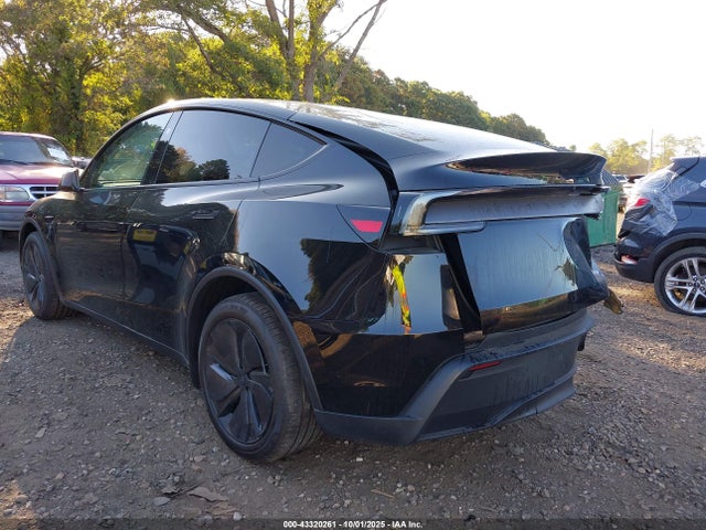2026 TESLA MODEL Y 7SAYGDEDXTA454991 Photo 2