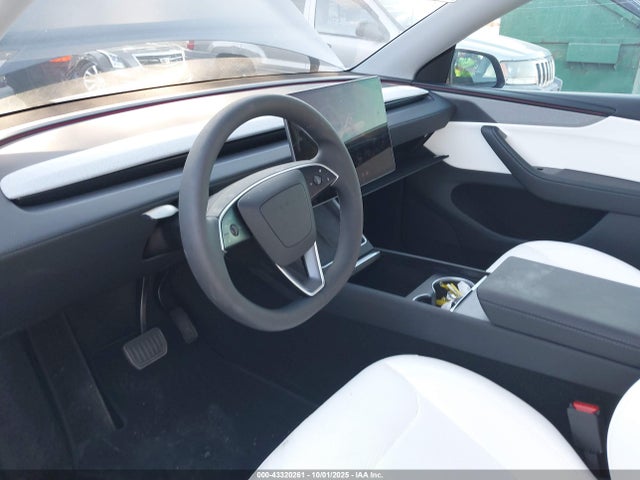 2026 TESLA MODEL Y 7SAYGDEDXTA454991 Photo 4