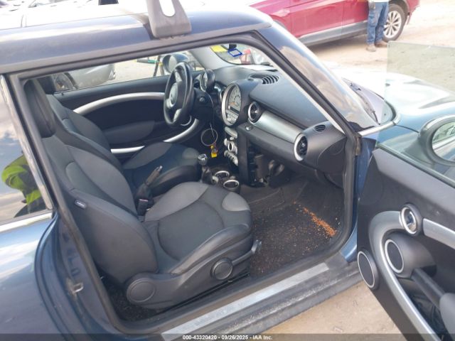 2010 MINI COOPER WMWMF3C54ATU76208 Photo 4