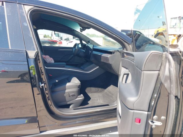 2023 TESLA MODEL X 7SAXCDE5XPF413723 Photo 4