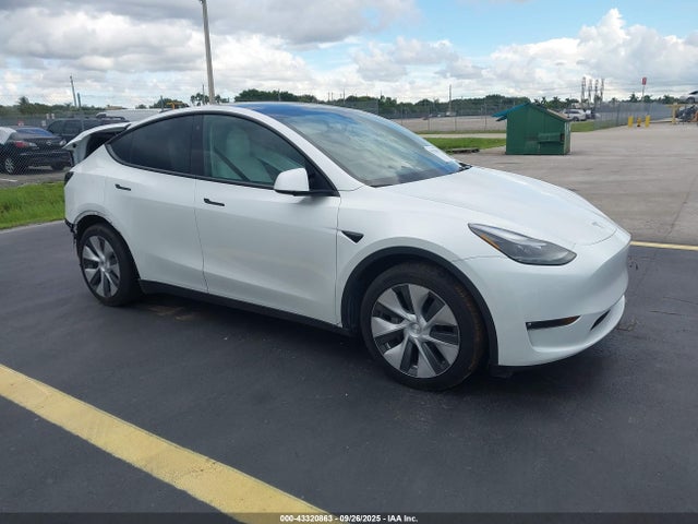 2023 TESLA MODEL Y 7SAYGAEE1PF645084 Photo 0