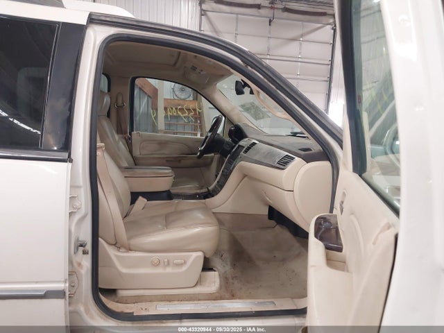 2008 CADILLAC ESCALADE ESV 1GYFK66868R120987 Photo 4