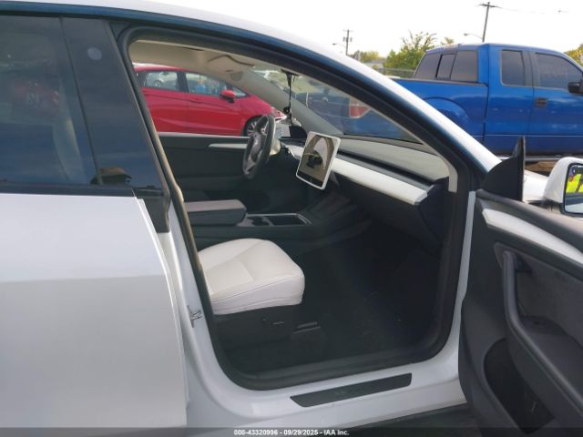 2022 TESLA MODEL Y 7SAYGDEF9NF546133 Photo 4