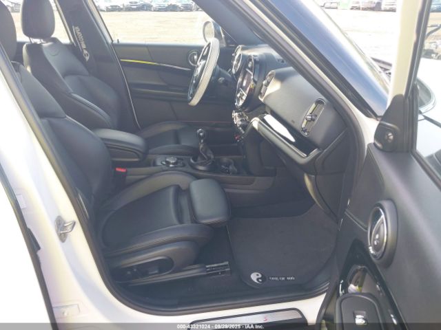 2019 MINI COUNTRYMAN WMZYT5C53K3E69831 Photo 4