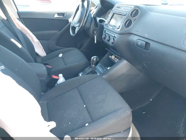 WVGBV7AX4FW602366 Volkswagen Tiguan