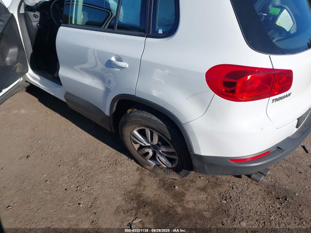 WVGBV7AX4FW602366 Volkswagen Tiguan