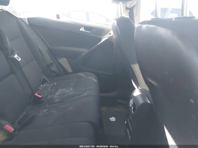 WVGBV7AX4FW602366 Volkswagen Tiguan