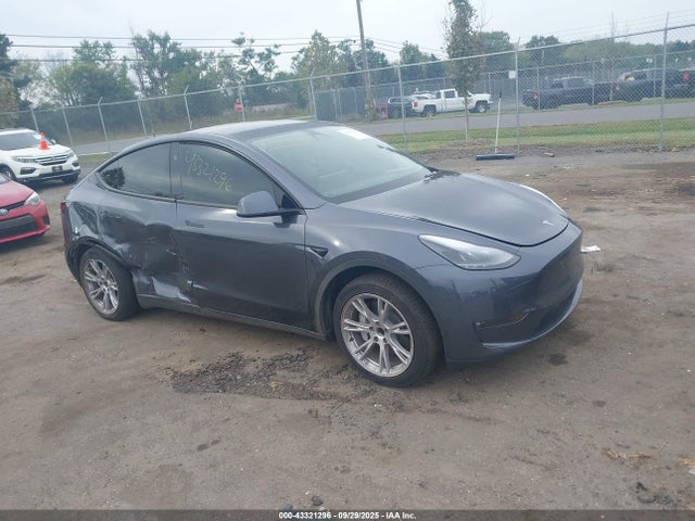 2023 TESLA MODEL Y 7SAYGDEDXPF944310 Photo 0