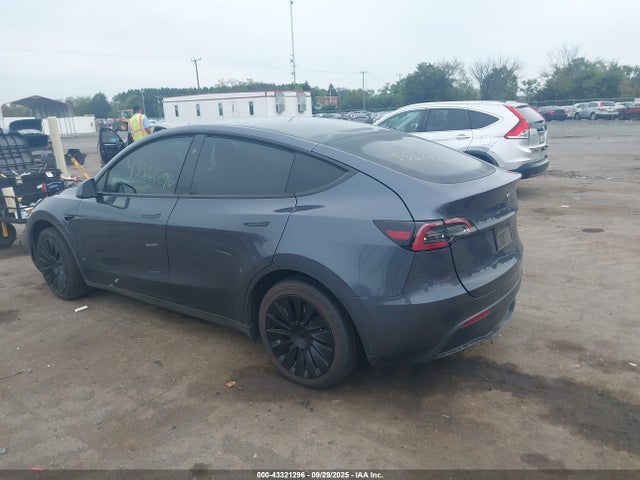 2023 TESLA MODEL Y 7SAYGDEDXPF944310 Photo 2