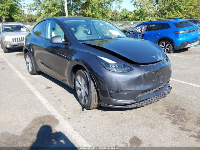 2024 TESLA MODEL Y 7SAYGDEE2RA281310 Photo 0