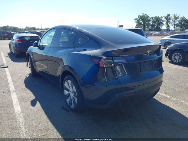 2024 TESLA MODEL Y 7SAYGDEE2RA281310 Photo 2