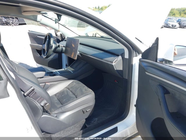 2023 TESLA MODEL Y 7SAYGDEE0PA128650 Photo 4
