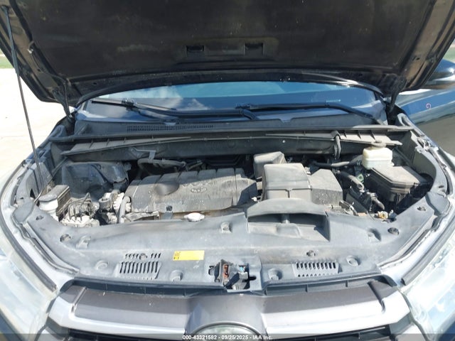 5TDZARFH0JS035545 Toyota Highlander Le