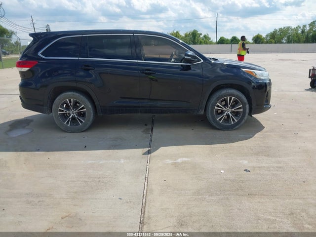 5TDZARFH0JS035545 Toyota Highlander Le