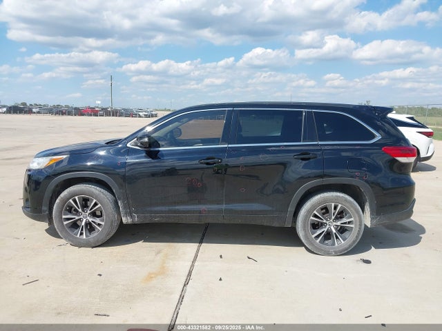 5TDZARFH0JS035545 Toyota Highlander Le