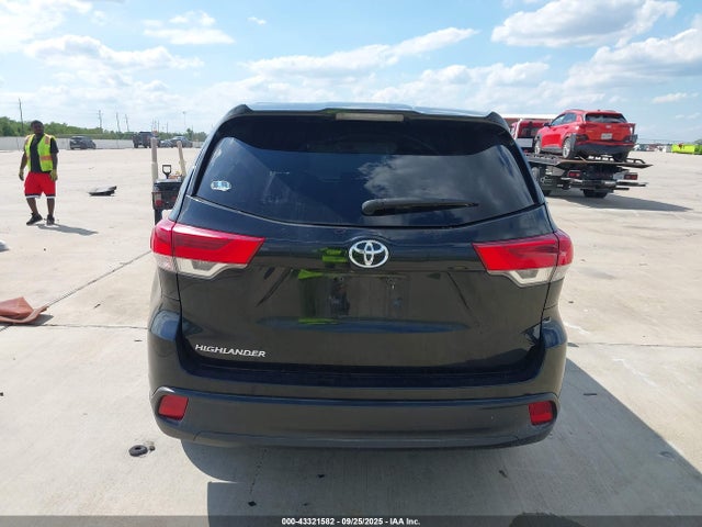5TDZARFH0JS035545 Toyota Highlander Le