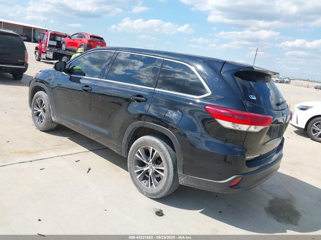 5TDZARFH0JS035545 Toyota Highlander Le
