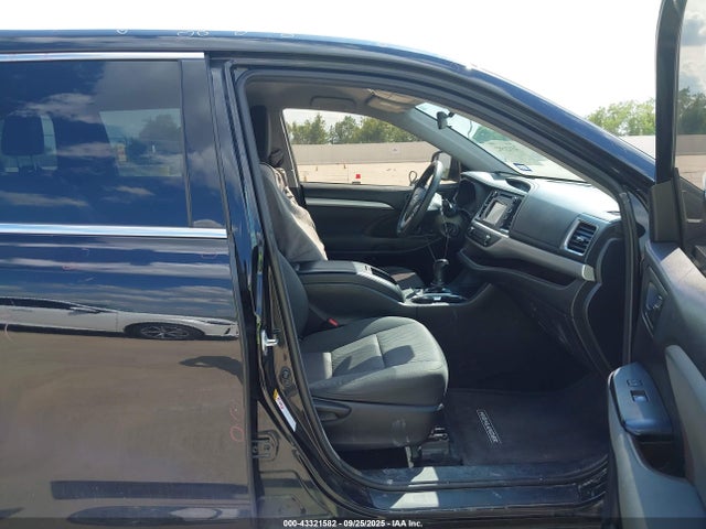 5TDZARFH0JS035545 Toyota Highlander Le