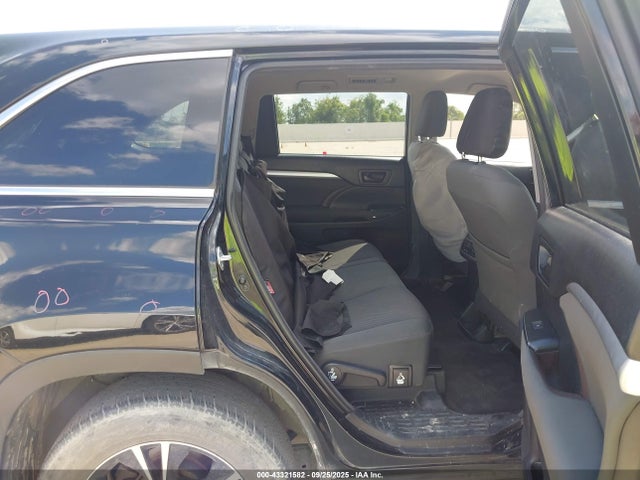 5TDZARFH0JS035545 Toyota Highlander Le