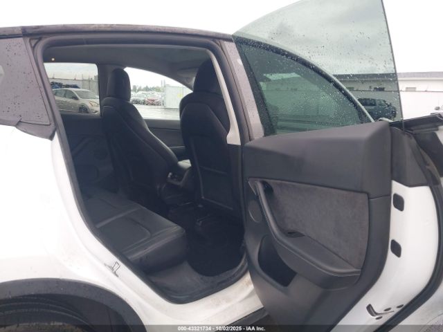 2020 TESLA MODEL Y 5YJYGDEE7LF057490 Photo 7