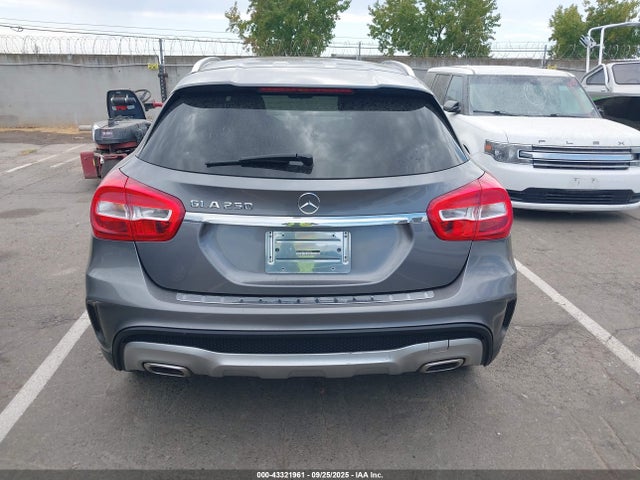 Mercedes-Benz m270 2016 WDCTG4EB2GJ208244 Image 16