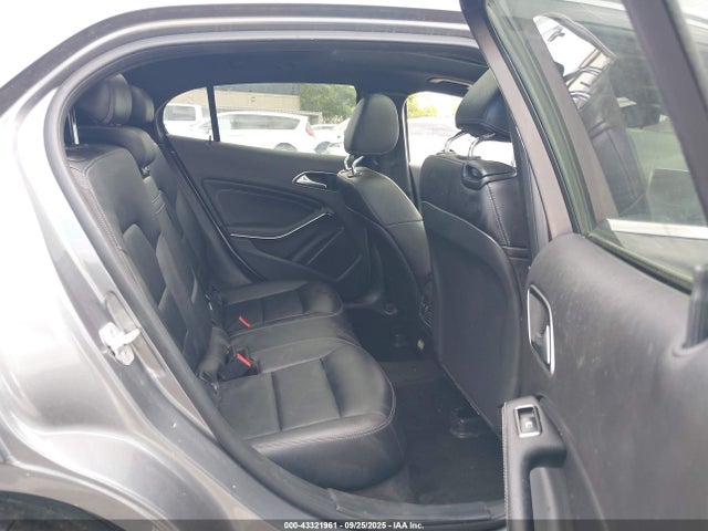 Mercedes-Benz m270 2016 WDCTG4EB2GJ208244 Image 8