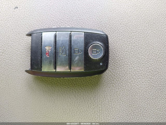 KIA Sedona 2017 KNDMB5C16H6335429 Image 11