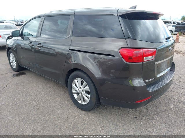 KIA Sedona 2017 KNDMB5C16H6335429 Image 3