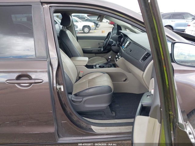 KIA Sedona 2017 KNDMB5C16H6335429 Image 5