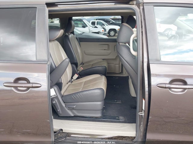 KIA Sedona 2017 KNDMB5C16H6335429 Image 8