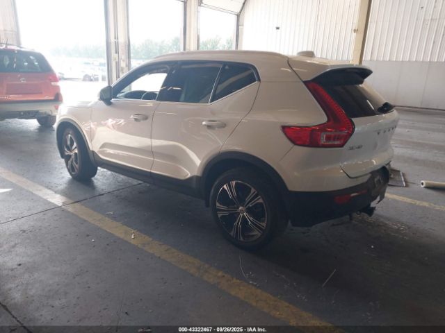 2019 VOLVO XC40 YV4162UL8K2134309 Photo 2