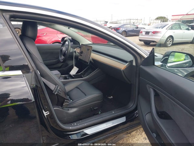 2019 TESLA MODEL 3 5YJ3E1EB7KF385298 Photo 4