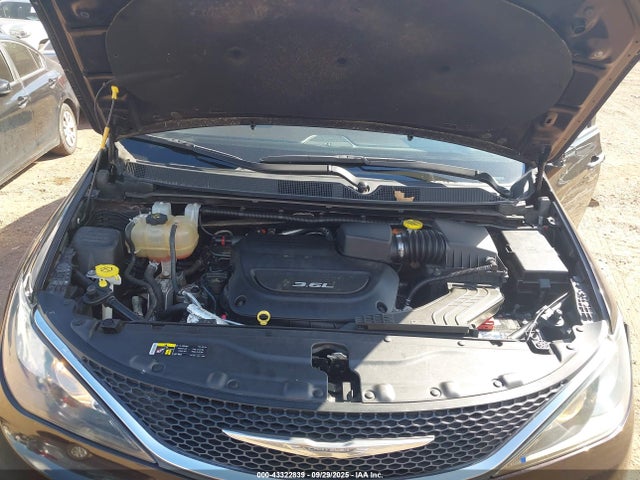 Продаж на аукціоні авто 2017 Chrysler Pacifica Touring, vin: 2C4RC1DG8HR704816, номер лоту: 43322839