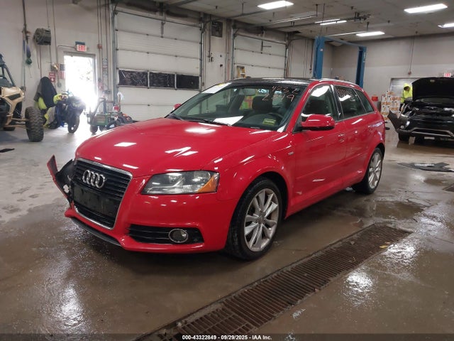 2013 AUDI A3 WAUDFAFM9DA023175 Photo 1
