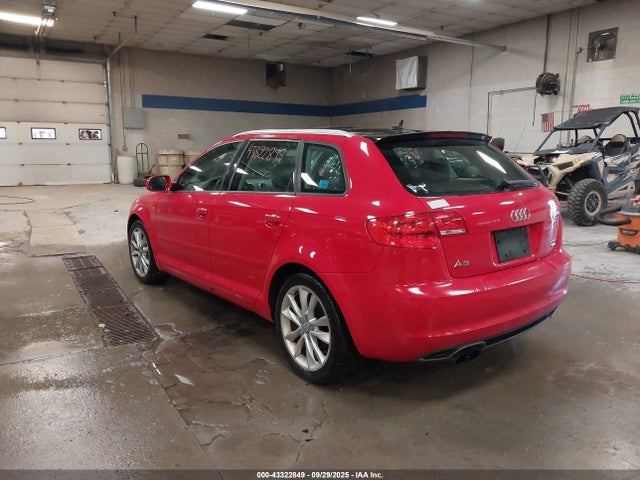 2013 AUDI A3 WAUDFAFM9DA023175 Photo 2