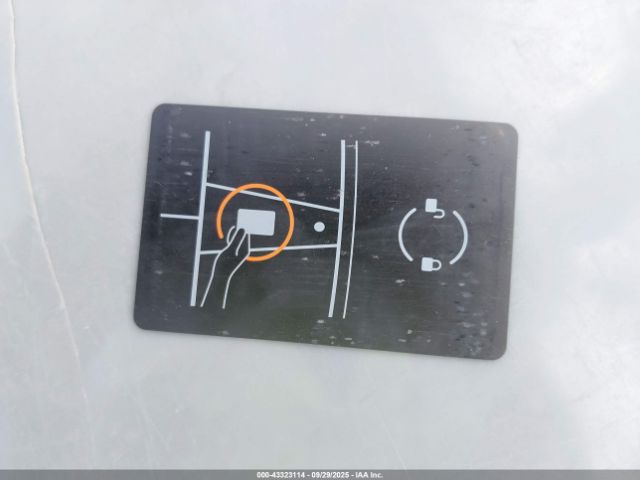 2024 TESLA MODEL 3 5YJ3E1EAXRF868494 Photo 10