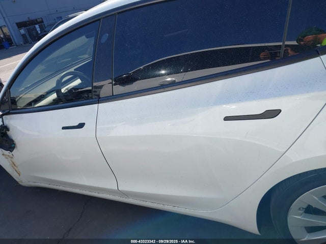 Tesla 2022 2022 5YJ3E1EA8NF373575 Image 14