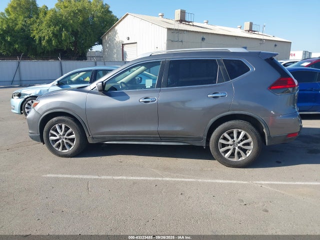 Nissan 2017 2017 JN8AT2MV2HW278683 Image 14