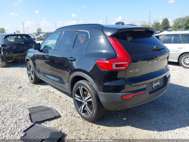 2021 VOLVO XC40 YV4162UM3M2576085 Photo 2