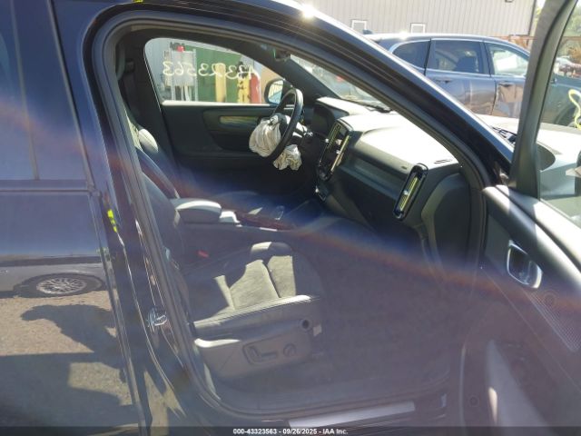 2021 VOLVO XC40 YV4162UM3M2576085 Photo 4