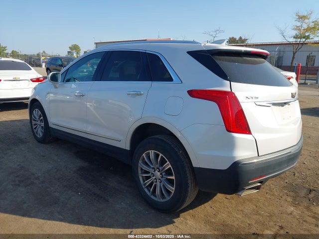 2017 CADILLAC XT5 1GYKNBRS9HZ137868 Photo 2